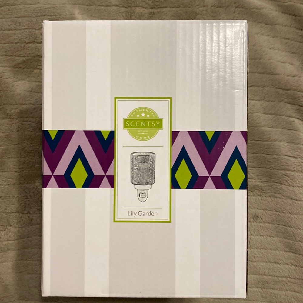 Scentsy Lily Garden Mini Warmer-Glass